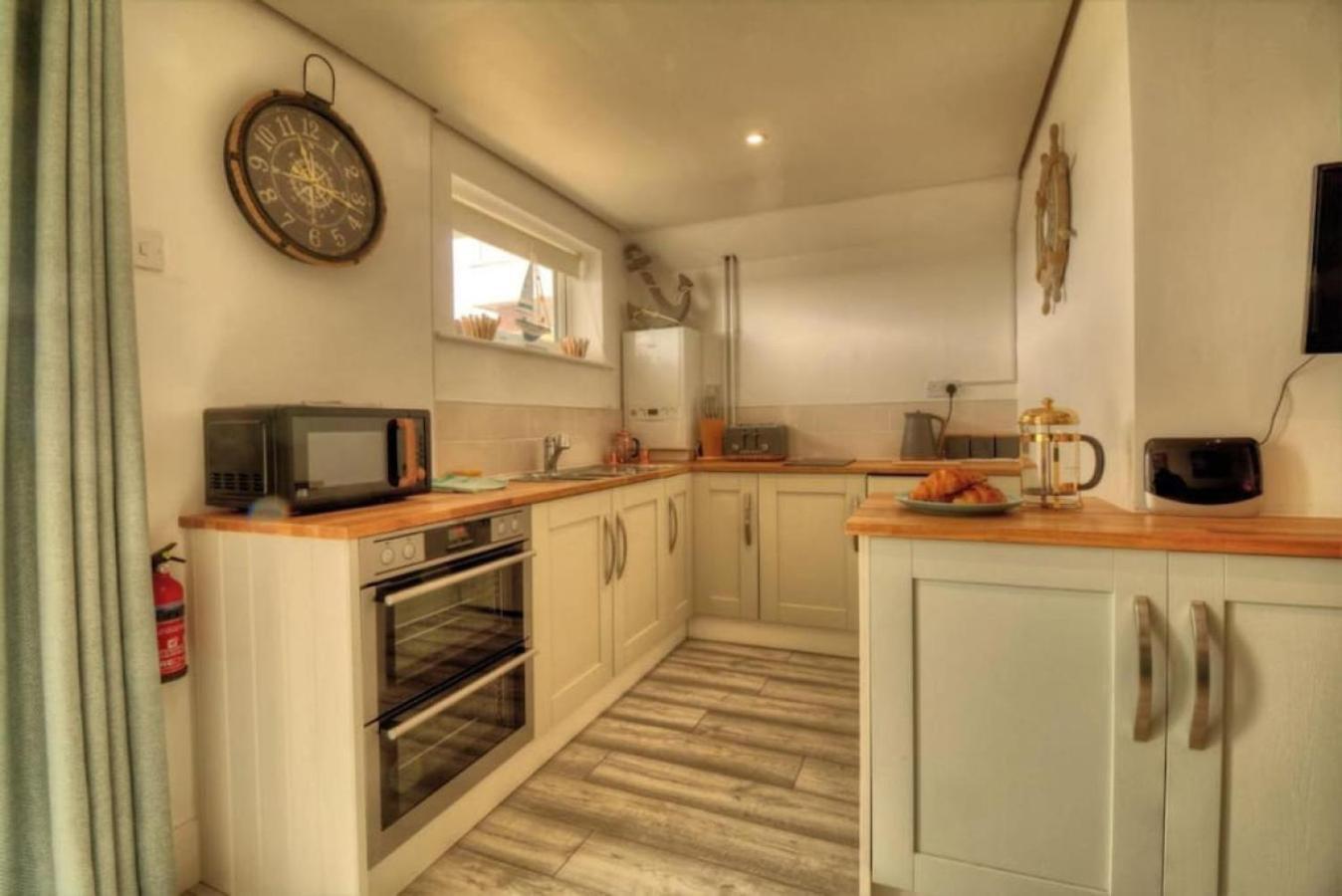 Air Maison - Solent View Beachfront Apartment South Hayling Buitenkant foto